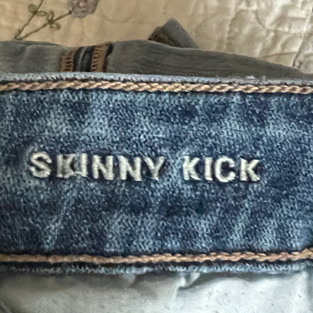 🟠AMERICAN EAGLE Skinny Cuffed Denim Shorts in Medium Wash Sz 2 - Picture 3 of 4